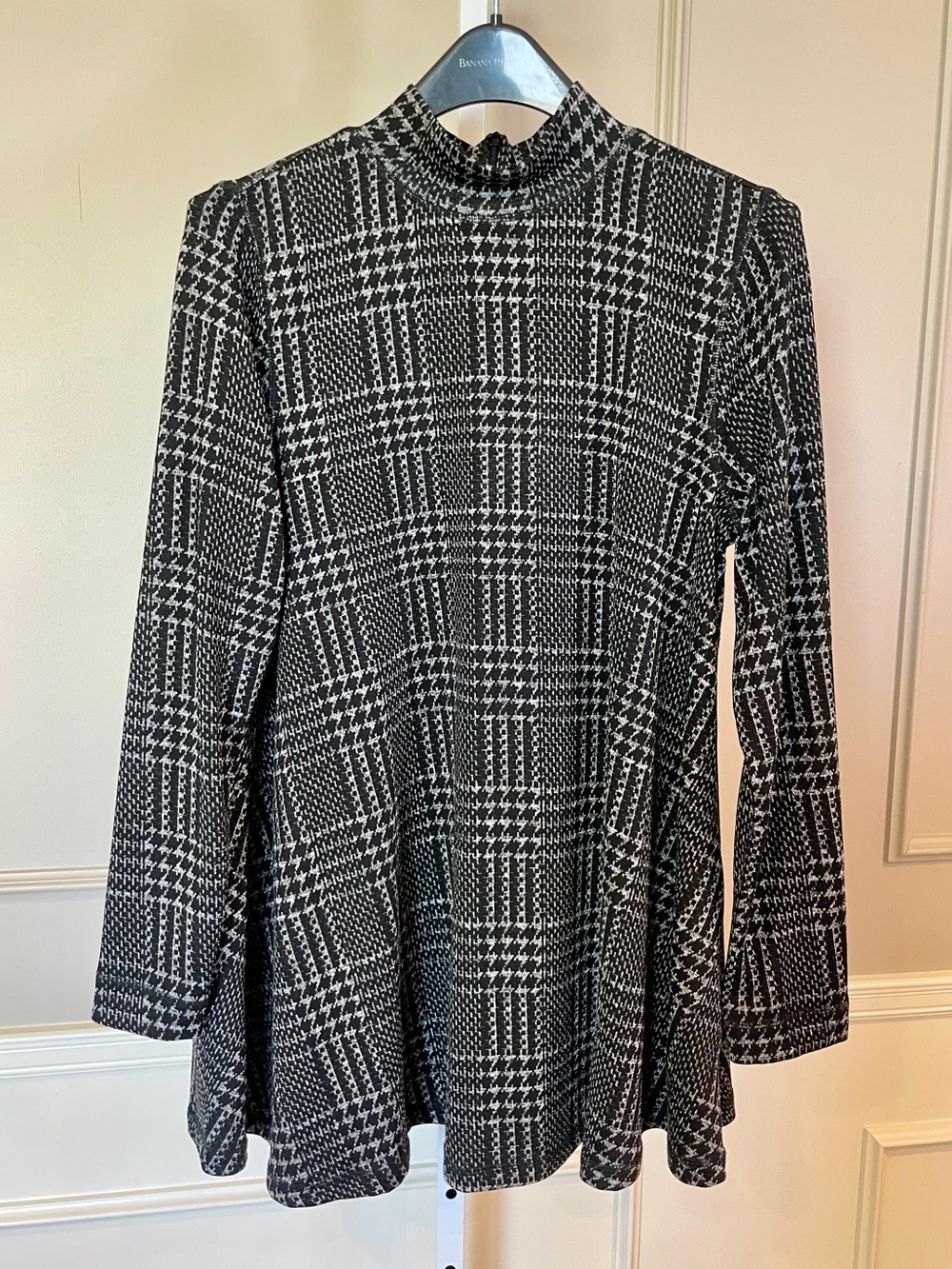 John Mark Small Tunic Turtleneck Top Blouse Shirt Black White Plaid Timeless